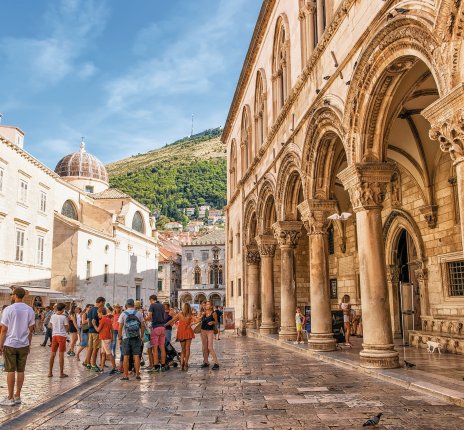 Am Rektorenpalast in Dubrovnik © Roman Babakin - stock.adobe.com