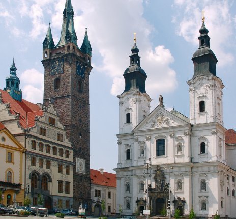 Klattau (Klatovy) - Jesuitenkirche und Schwarzer Turm am Marktplatz