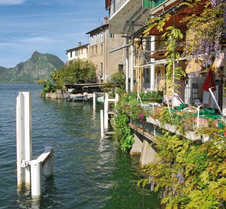 Cafe am Wasser am Lugano See © travelpeter-fotolia.com