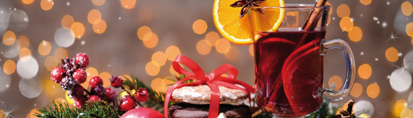 Weihnachtsplätzchen und Punsch