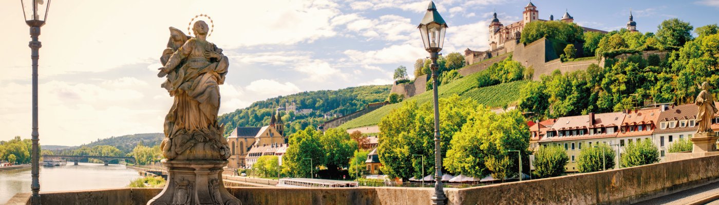Festung Marienberg von der Alten Mainbrücke aus
