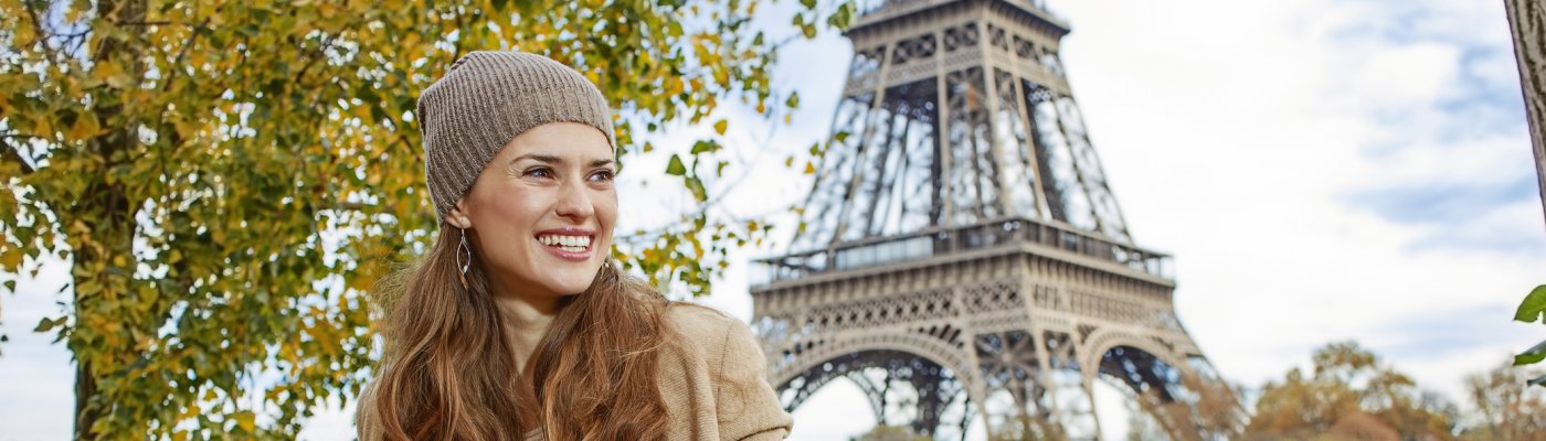 Paris ab Schwabach smiling elegant woman tourist having excursion in Paris, France