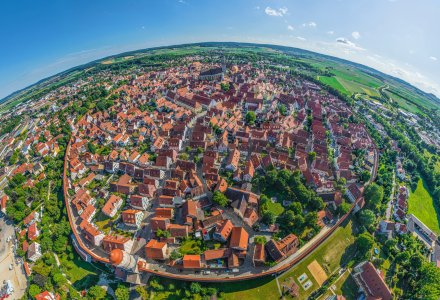 Nördlingen von oben &copy; ARochau - stock.adobe.com