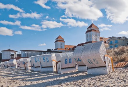 Kurhaus und Strand von Binz &copy; RCphoto-fotolia.com