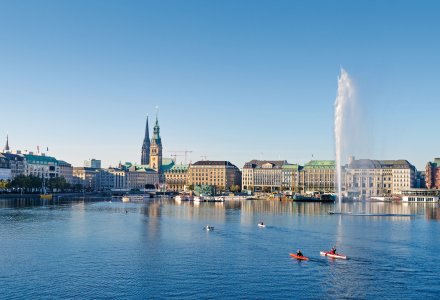 Hamburger Binnenalster &copy; thorabeti - stock.adobe.com