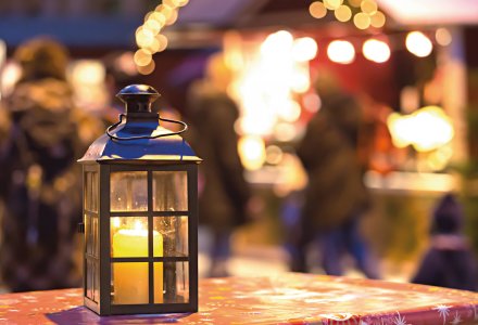 Auf dem Weihnachtsmarkt &copy; Matthias Enter - fotolia.com