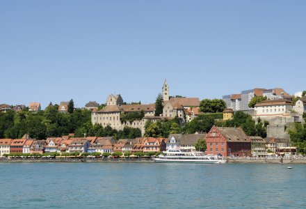 Blick über den Bodensee auf Meersburg © AndreasJ-fotolia.com