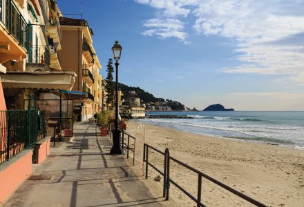 Strandpromenade von Alassio © Cristiano_Palazzini-fotolia.com