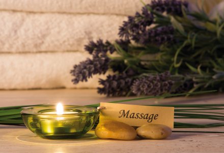 Massage © Picture-Factory-fotolia.com