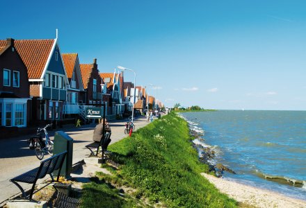 Uferpromenade in Volendam © Lsantilli-fotolia.com
