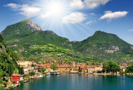 Blick auf Riva del Garda © vencav - stock.adobe.com