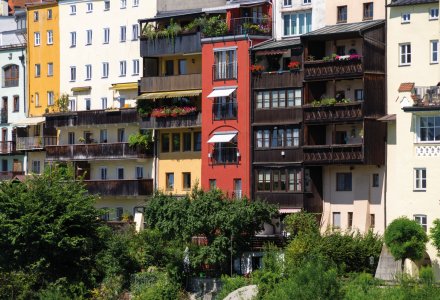 Häuserfassaden in Wasserburg am Inn © aboe-fotolia.com