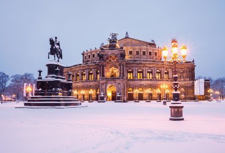 Winterliches Dresden - Semperoper &copy; Alexander Erdbeer-fotolia.com