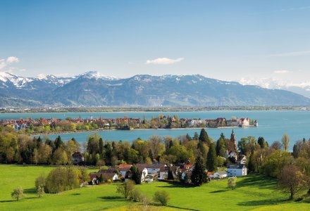 Blick auf die Halbinsel Lindau und Bodensee © Manuel Schönfeld-fotolia.com
