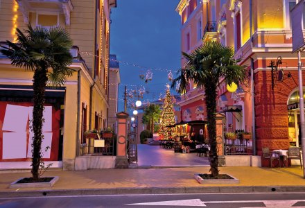 Opatija zur Weihnachtszeit &copy; xbrchx - stock.adobe.com