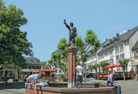 Marktplatz Rüdesheim &copy; Phönix Reisen