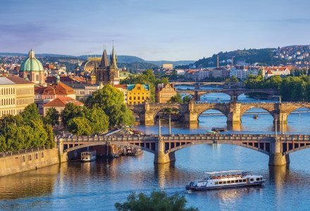 Prag mit Blick auf die Karlsbrücke &copy; Noppasinw - stock.adobe.com