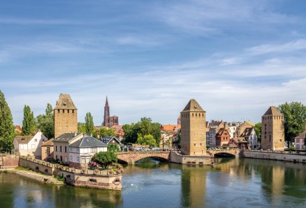 Gedeckte Brücken mit Blick auf das Straßburger Münster © pure-life-pictures-fotolia.com
