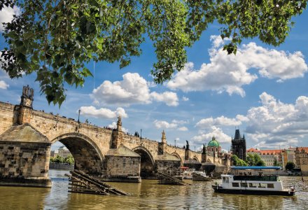 Karlsbrücke in Prag © ArTo-stock.adobe.com