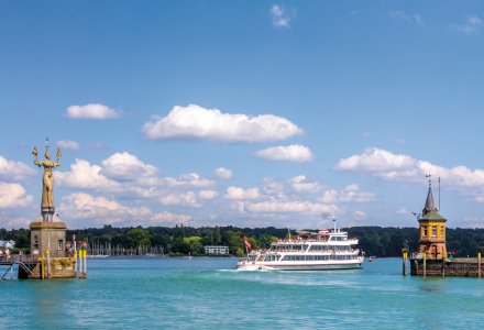 Hafeneinfahrt Konstanz © Sina Ettmer - stock.adobe.com