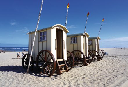 Drei Badewagen auf Norderney &copy; Karen Albers - stock.adobe.com