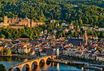 Blick auf Heidelberg mit Karl-Theodor-Brücke und Schloss © haveseen - stock.adobe.com