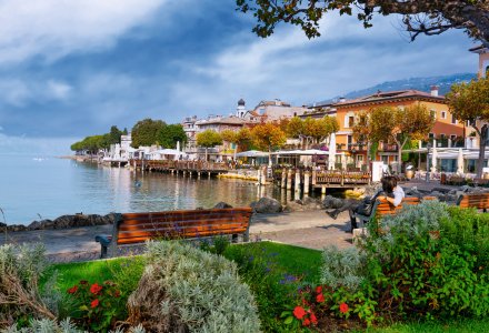 Torri del Benaco am Gardasee © Comofoto - stock.adobe.com