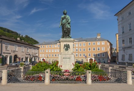 Wolfgang Amadeus Mozart Statue am Mozartplatz © Cezary Wojtkowski - stock.adobe.com