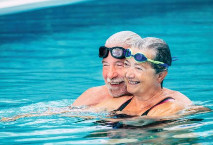 Erholung im Schwimmbad © Fabio - stock.adobe.com