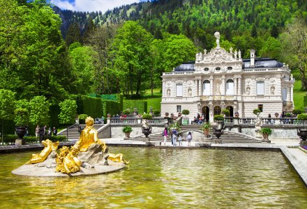 Schloss Linderhof © Shutterstock/leoks