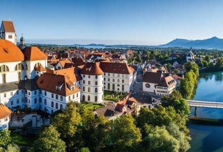 Füssen: Stadtansicht mit Lech und Forggensee © DZT/Michael Neumann