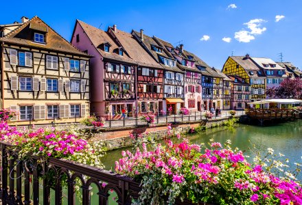 Altstadt mit historischen Fassaden in Colmar © FooTToo-Shutterstock.com
