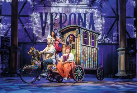 & JULIA – das Pop-Musical &copy; Johan Persson/Stage Entertainment