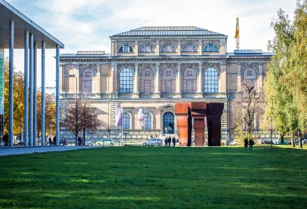 Alte Pinakothek  und Pinakothek der Moderne &copy; parallel_dream - stock.adobe.com