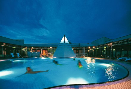 Vitarium in der Rottal Terme, Abendstimmung © Kurverwaltung Bad Birnbach