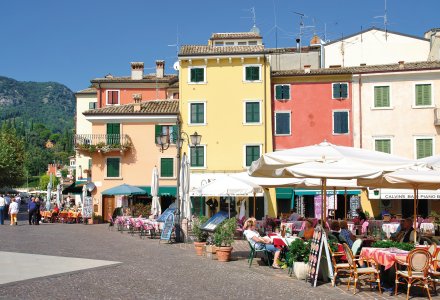 Straßencafe Garda © Peter Eckert