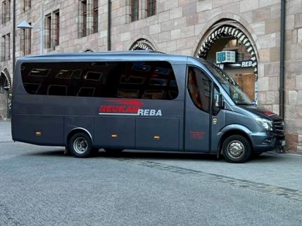 Neukam-Reba Luxus-Kleinbus 19-Sitzplätze